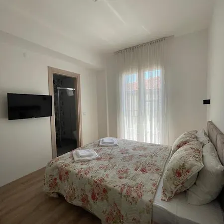 לינה וארוחת בוקר Adil