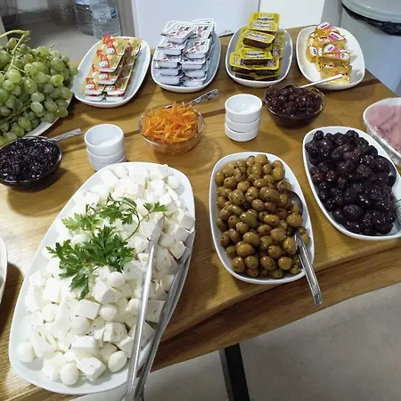 Adil לינה וארוחת בוקר