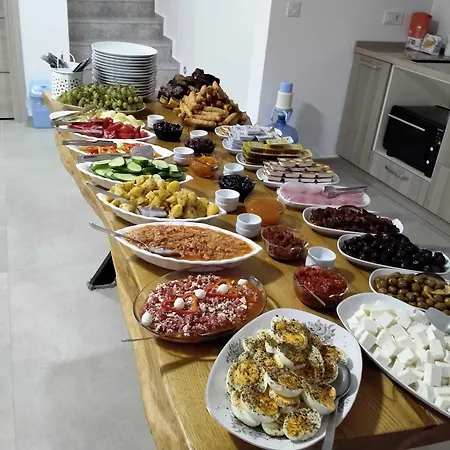 Adil Oda ve Kahvaltı 4*