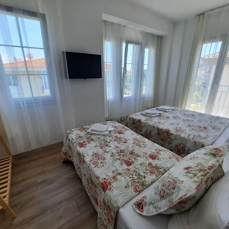 לינה וארוחת בוקר Adil