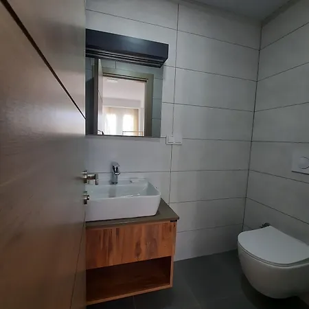 לינה וארוחת בוקר Adil