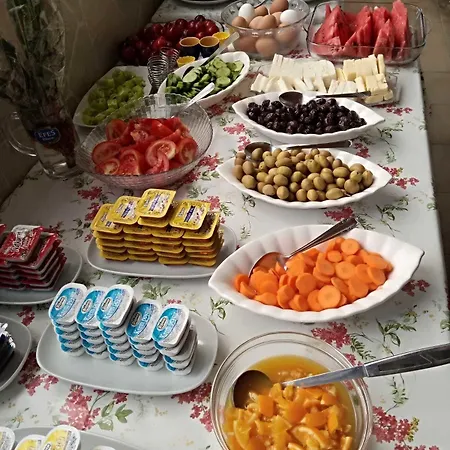 Adil Frühstückspension Çeşme